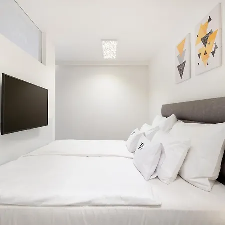 Divat - Smart Homes Apartment